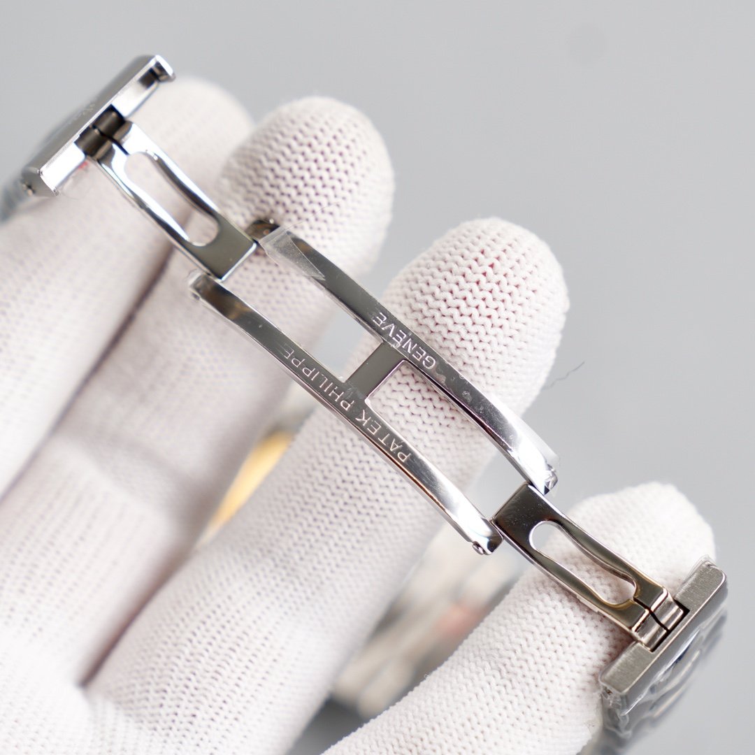 PATEK NAUTILUS 5711 STAINLESS STEEL GREEN DIAL