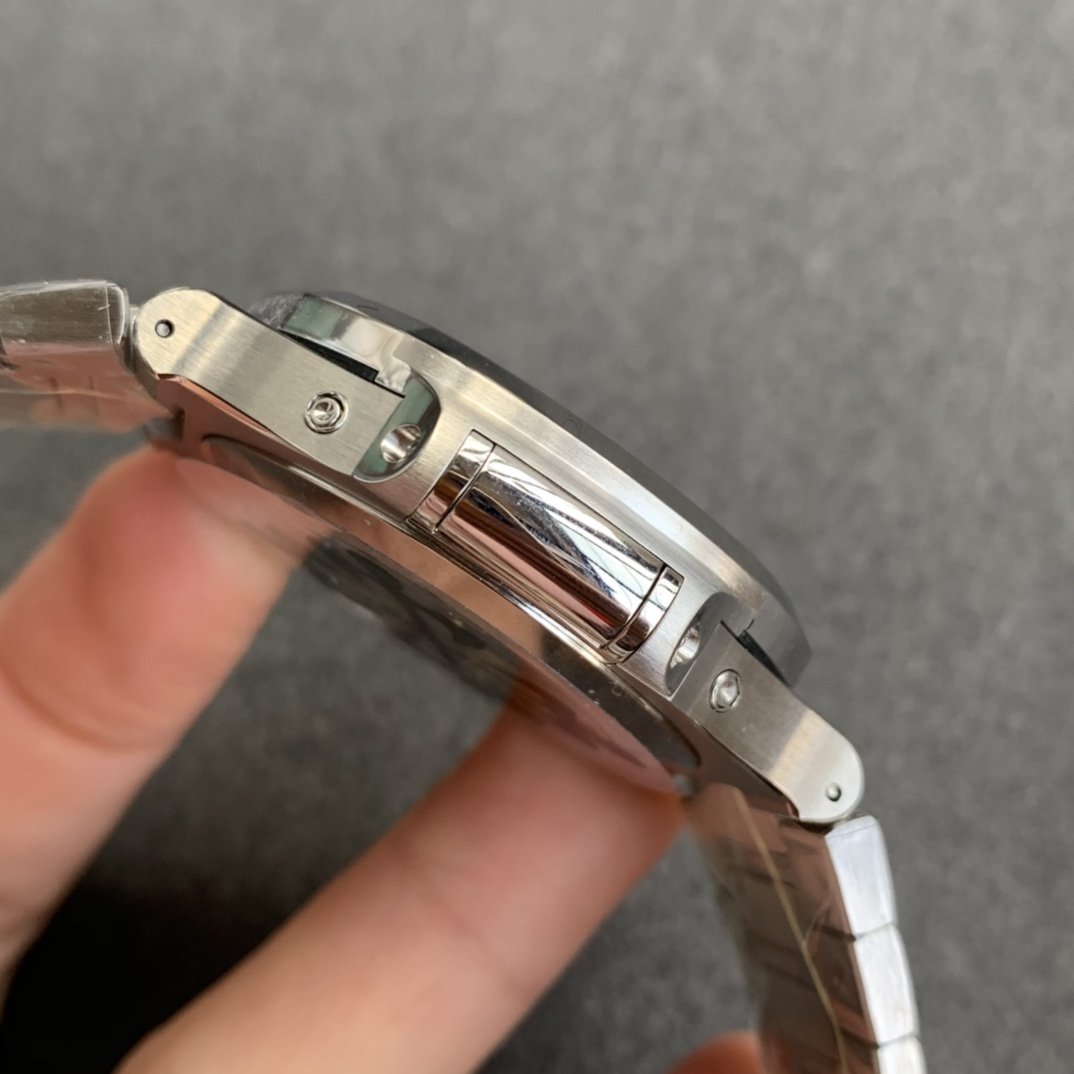 PATEK ANNUAL CALENDAR MOONPHASE STEEL WHITE DIAL