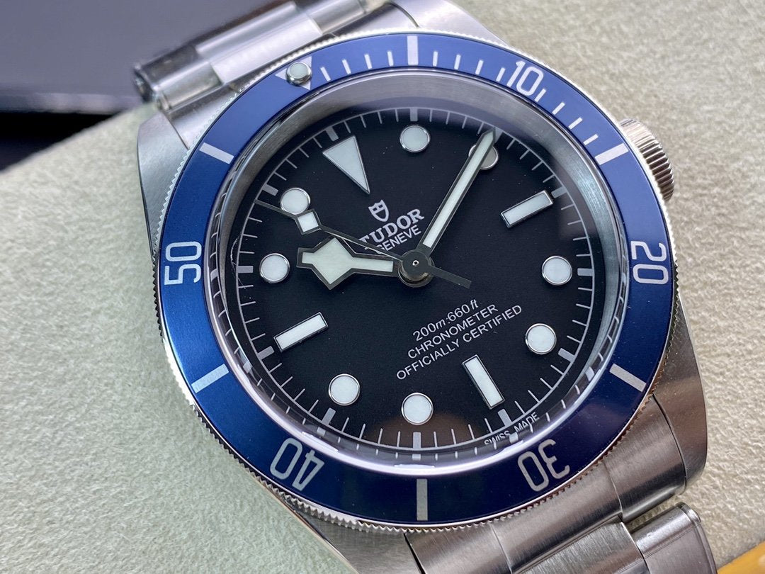 HERITAGE BLACK BAY 41MM BLUE BEZEL