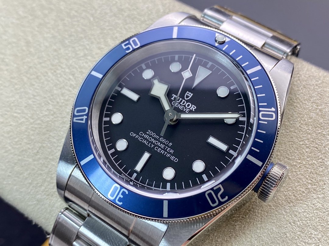 HERITAGE BLACK BAY 41MM BLUE BEZEL