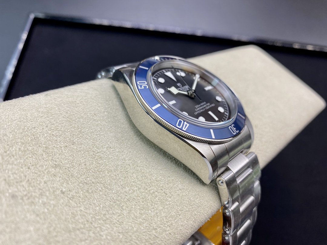 HERITAGE BLACK BAY 41MM BLUE BEZEL