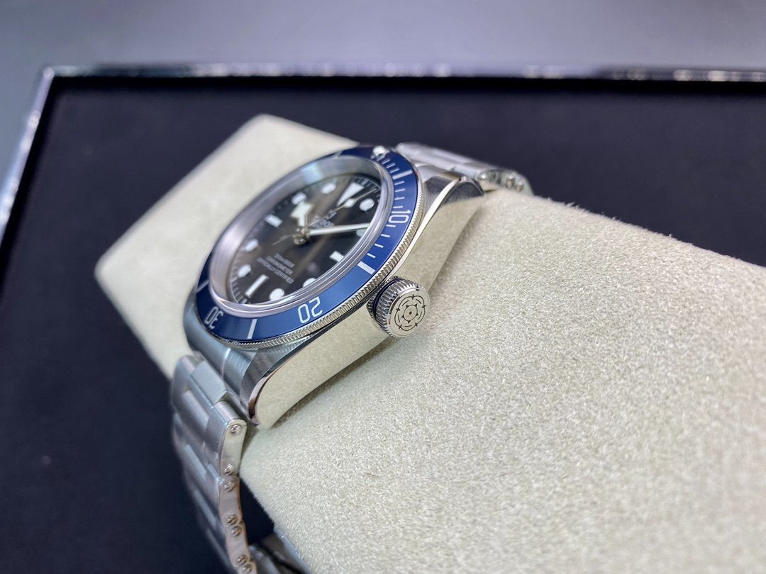 HERITAGE BLACK BAY 41MM BLUE BEZEL
