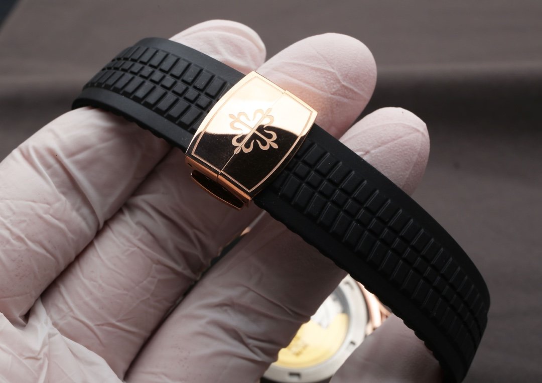 AQUANAUT ROSE GOLD 5167R RED DIAL