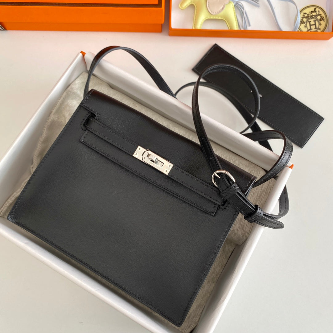 Kelly Danse II 22cm Black Evercolor Leather Shw