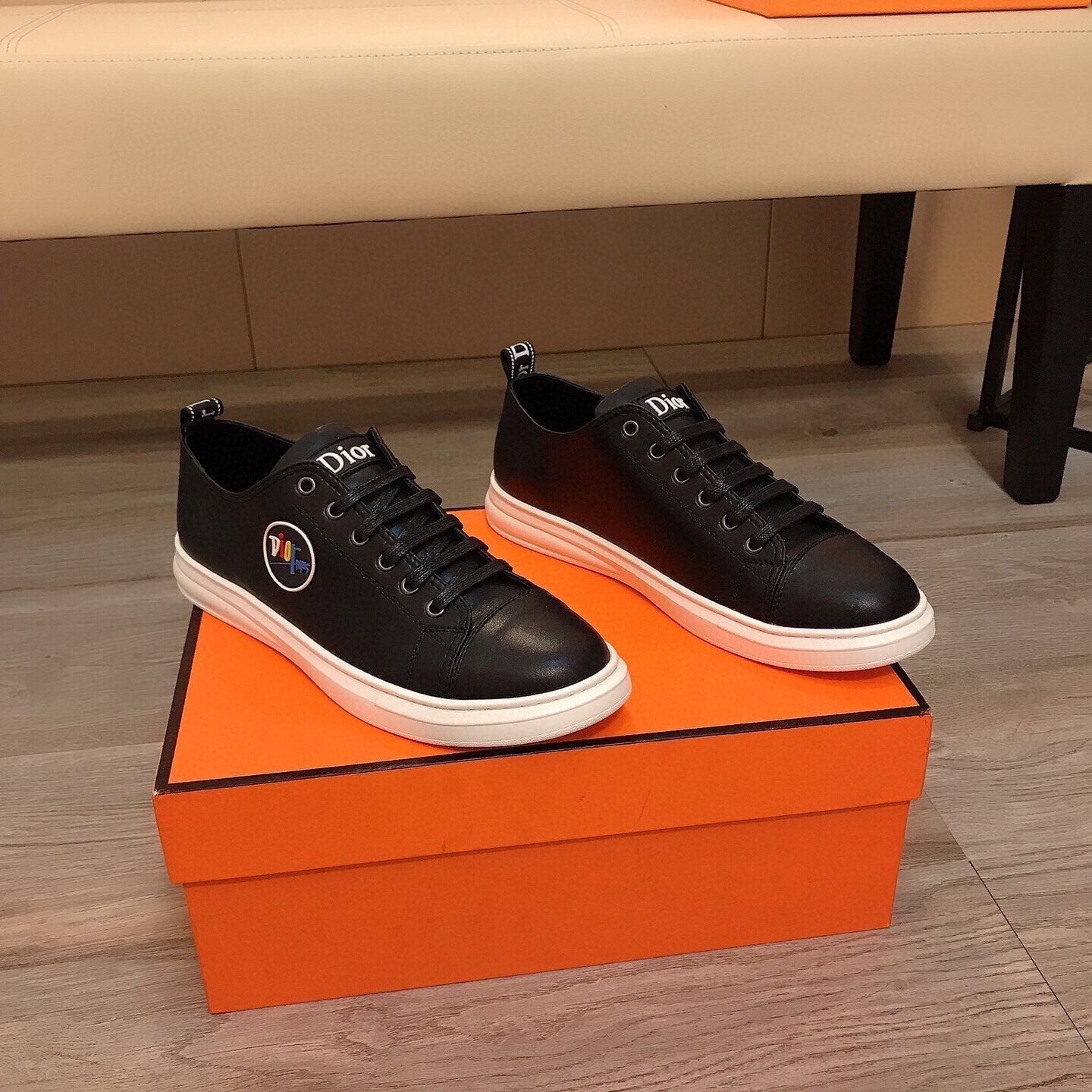 CD B23 LOW-TOP CIRCLE ICON SNEAKER BLACK CALFSKIN