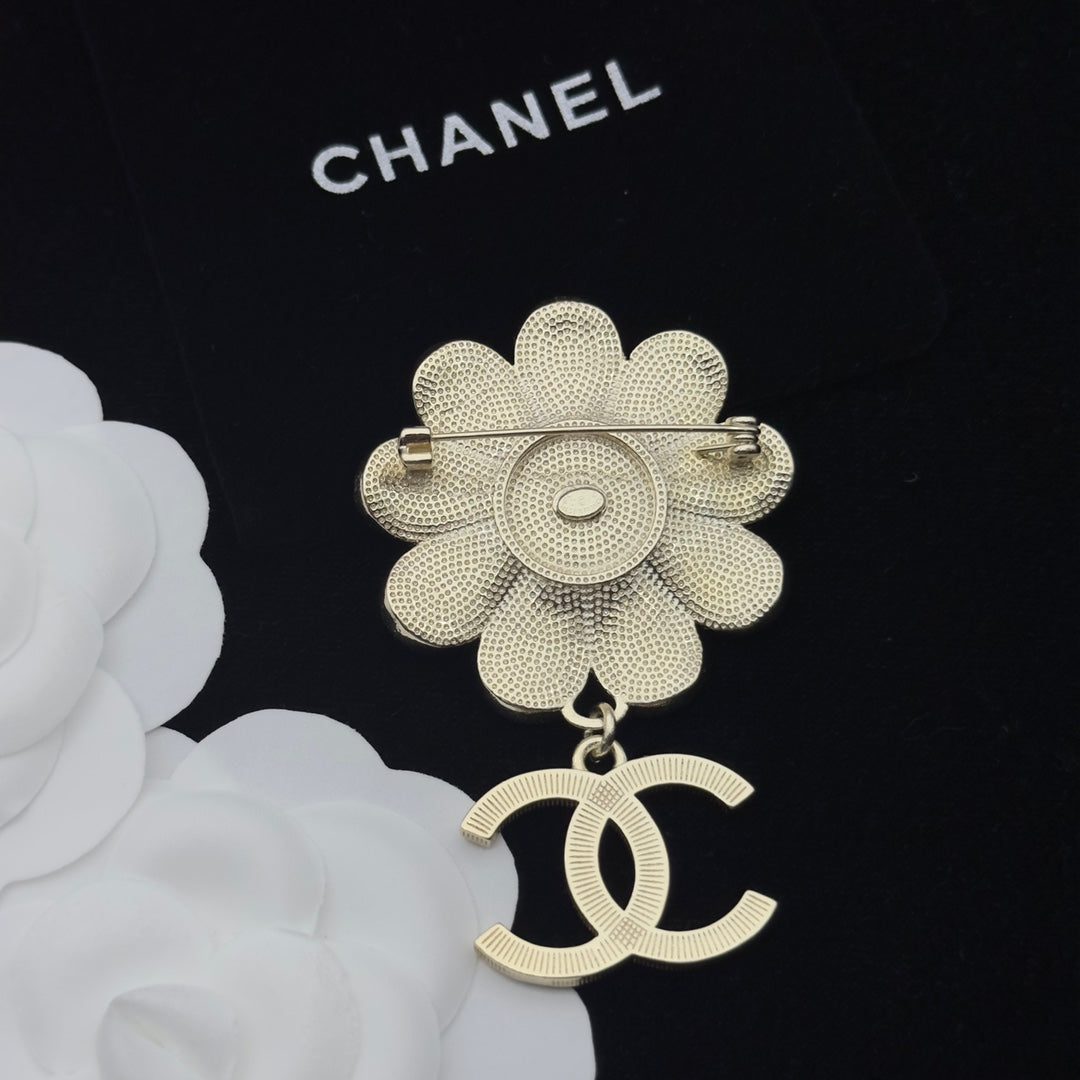 CC Brooch Gold White 173225