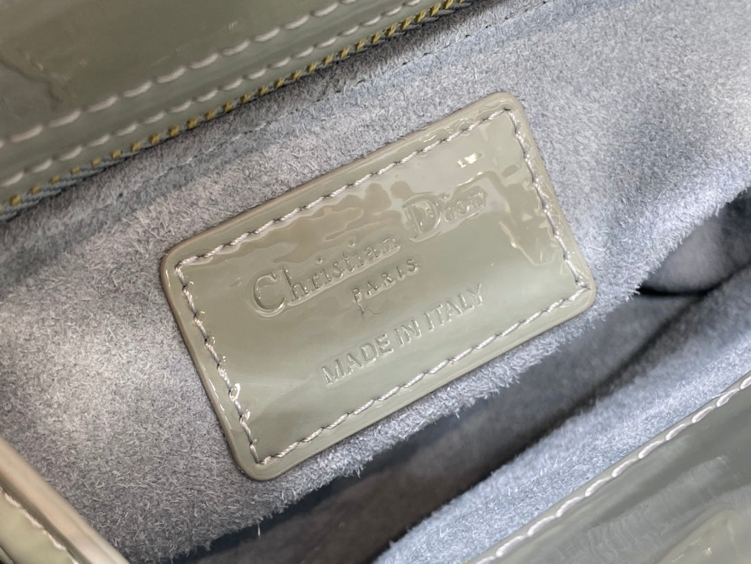 mini lady 17 rock gray patent calfskin