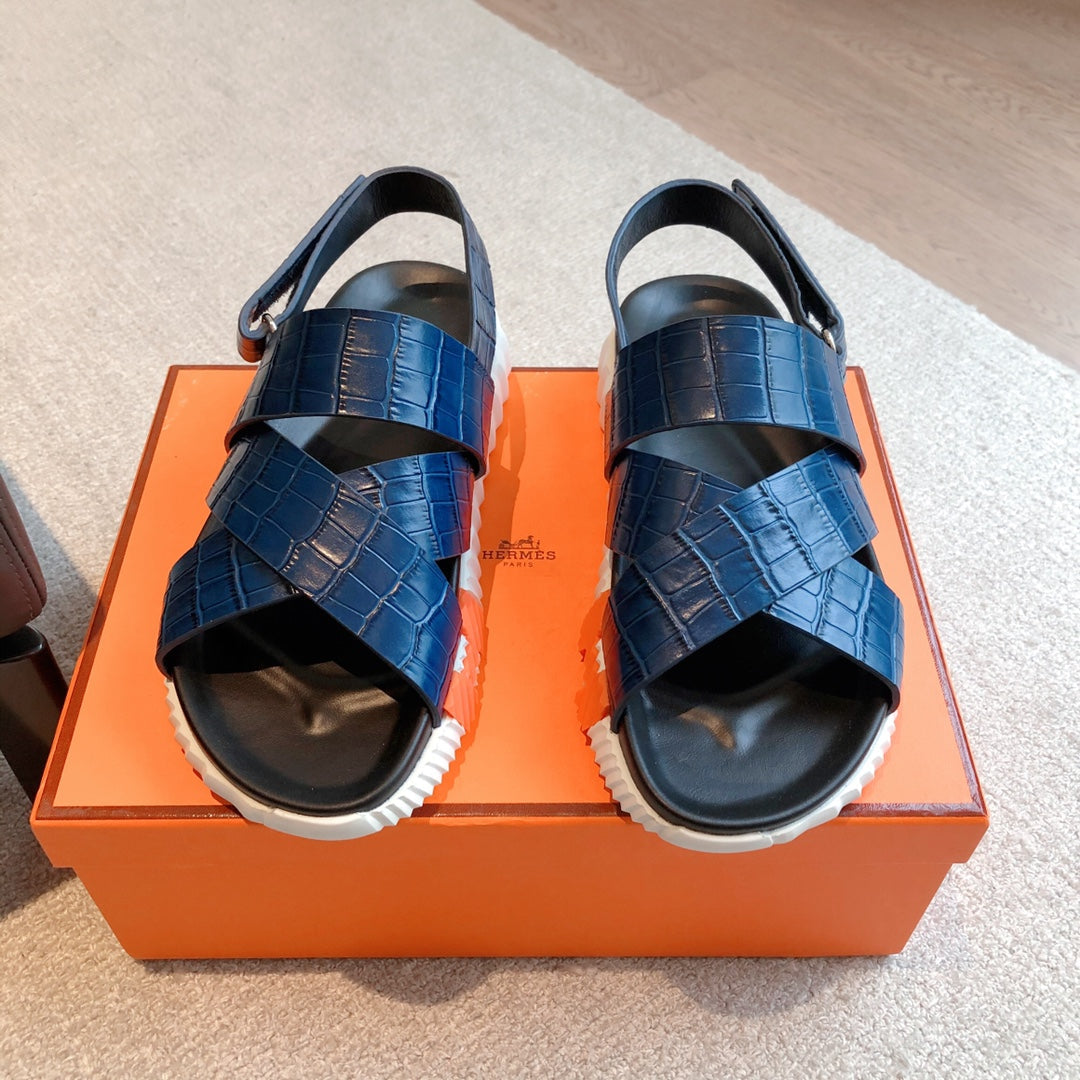 HM ELECTRIC CROCODILE MOTIF SANDAL AZURE CALFSKIN