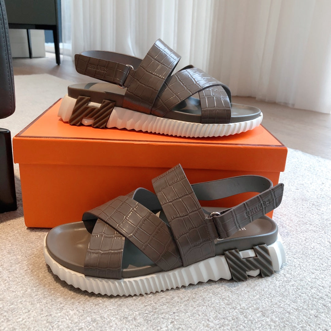 HM ELECTRIC CROCODILE MOTIF SANDAL CEDAR CALFSKIN