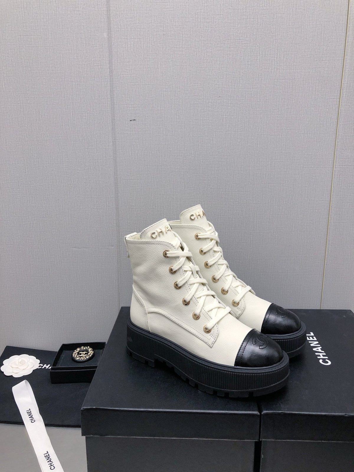 MARTIN SHORT BOOTS WHITE MIX BLACK LAMBSKIN