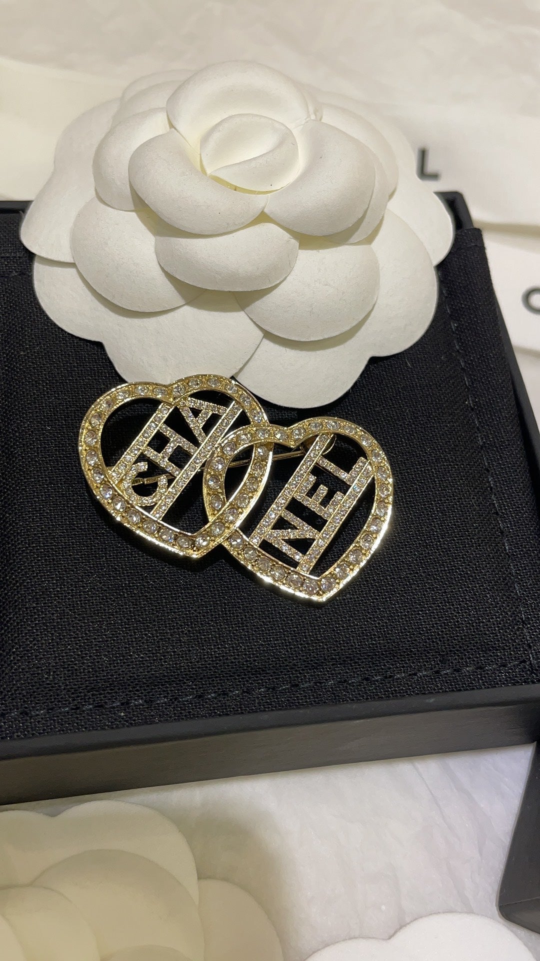 CC Brooch Light Gold 161773