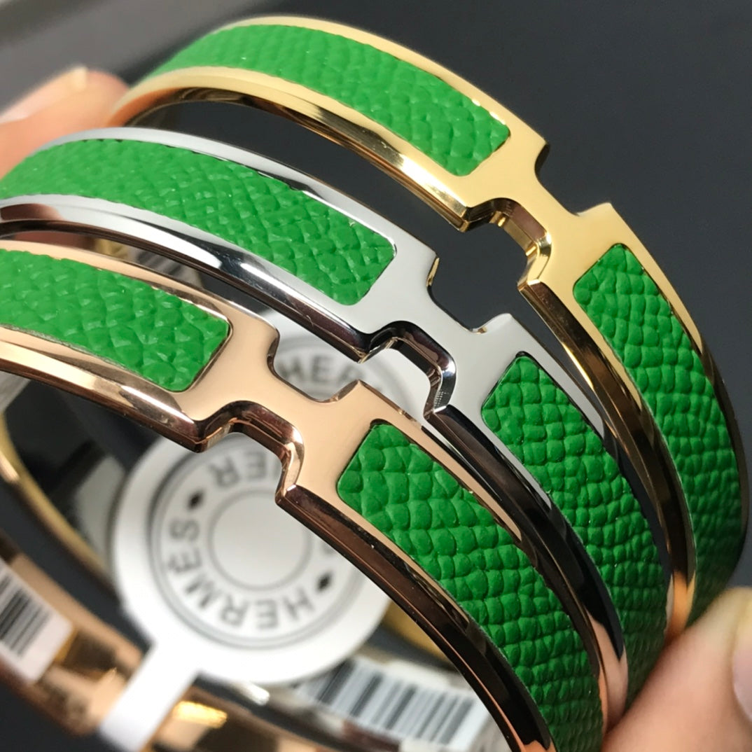 H Pig Nose Green Bracelet