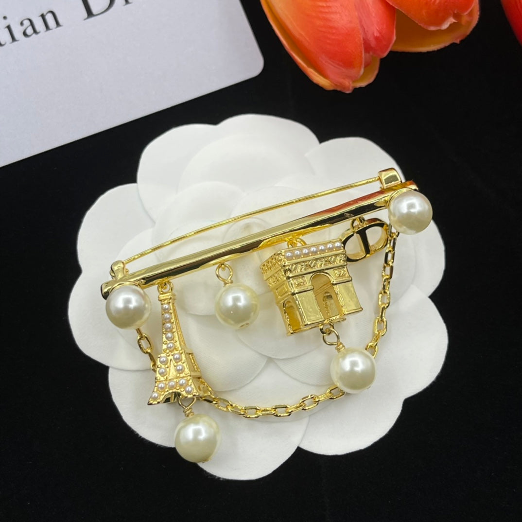 CD Brooch 182694