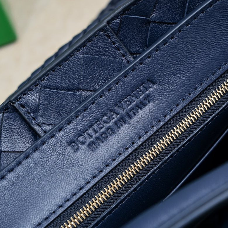 Bottega Veneta 2026 Andiamo Bag 25cm Dark Blue Lambskin