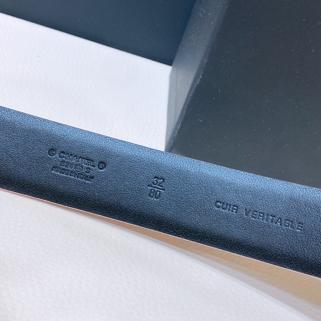 CHANEL BELT 3CM IN DODGER BLUE AND BLACK LAMBSKIN WITH CRYSTAL GOLD HARDWARE