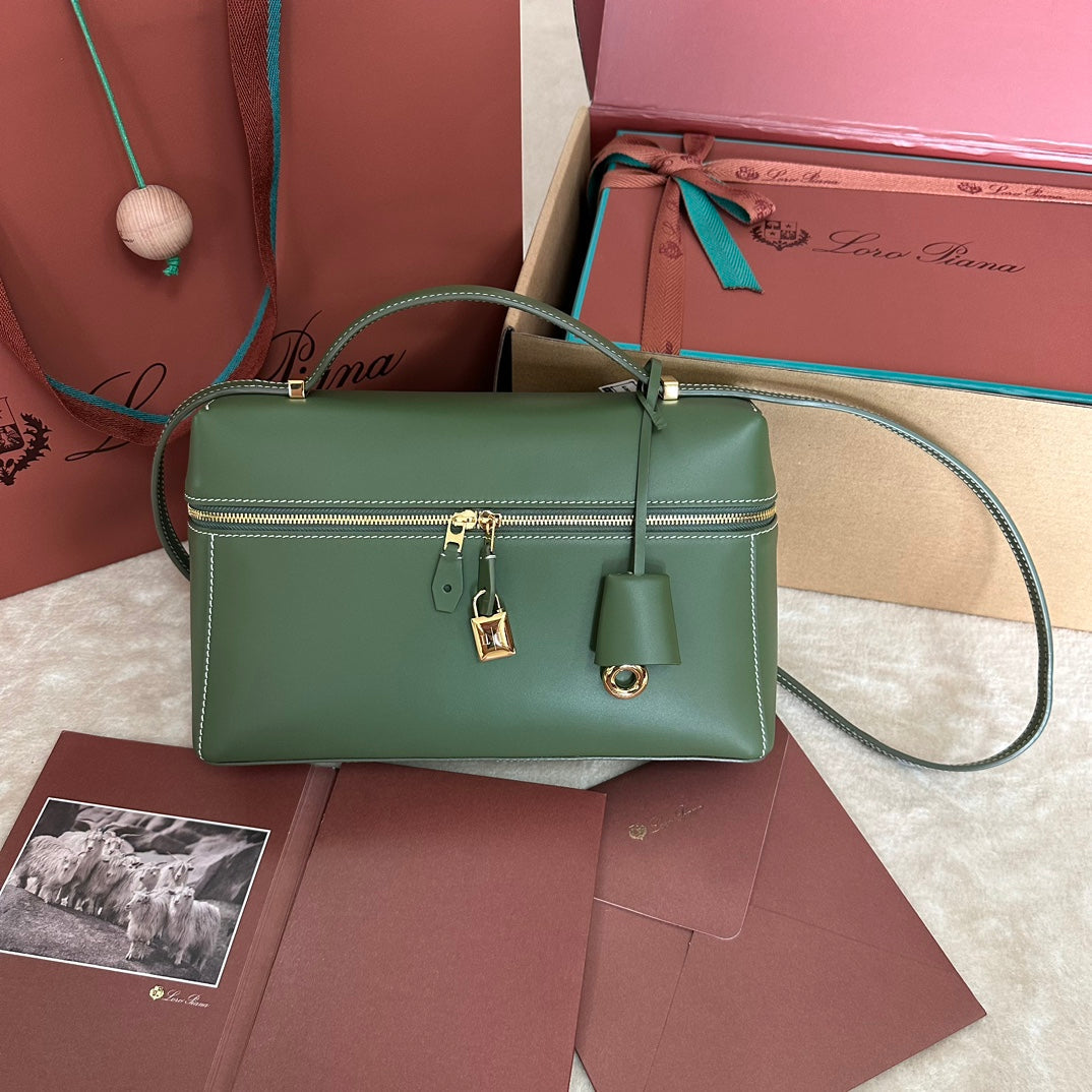 EXTRA BAG L27 IN JUNGLE GREEN SMOOTH CALFSKIN WITH GOLD HARDWARE