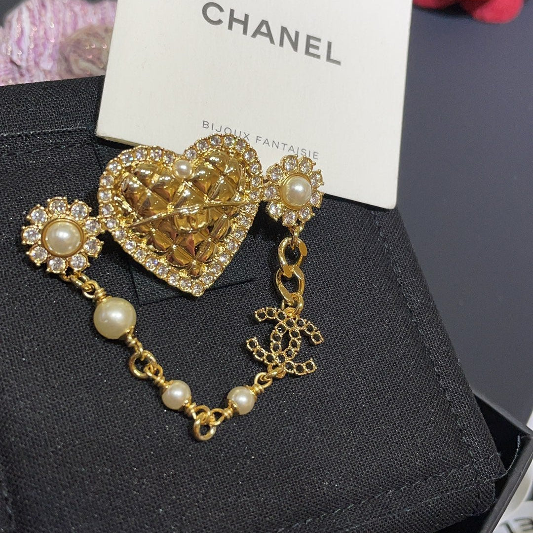 CC Brooch Gold 163085