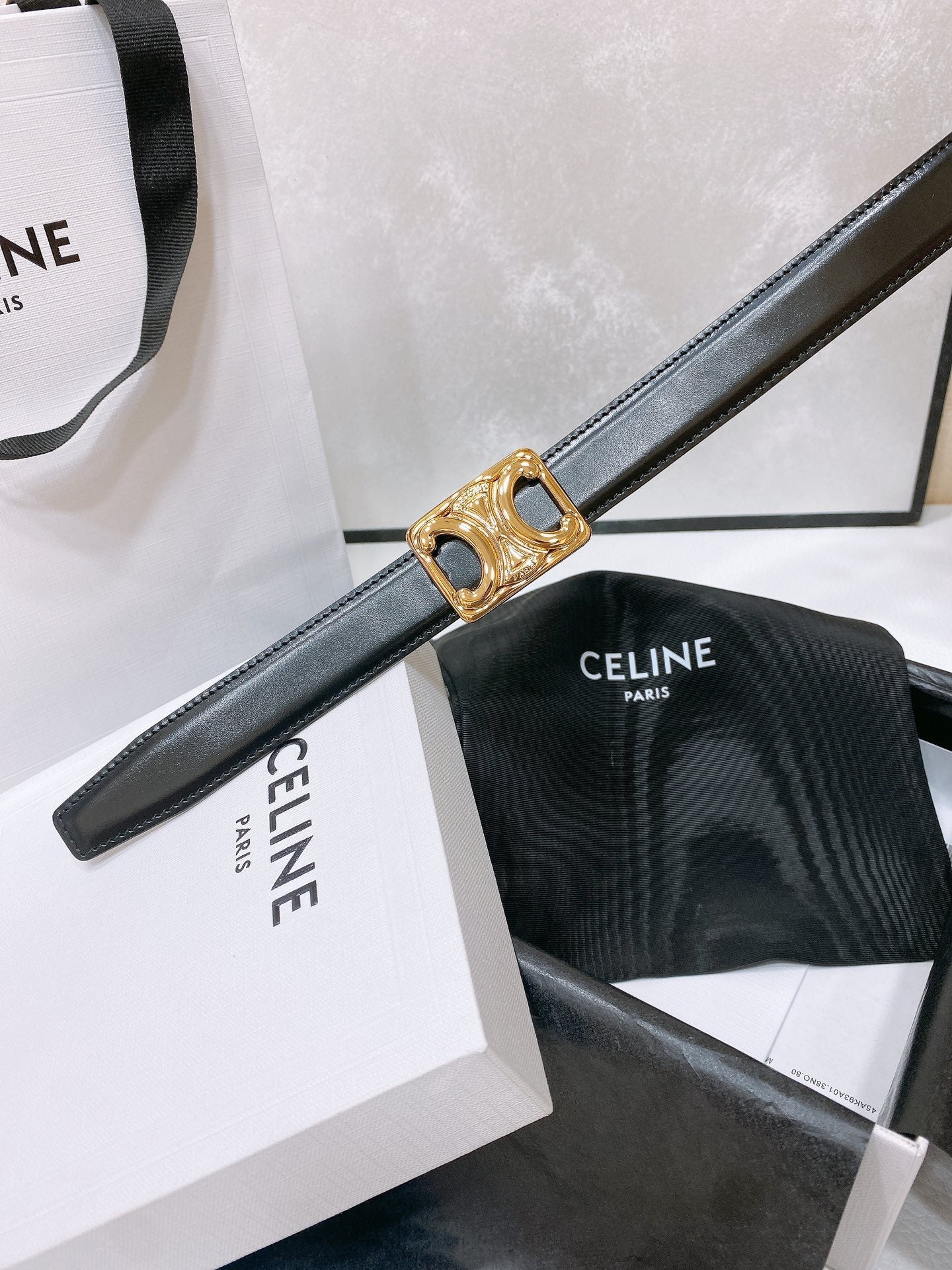 CL MEDIUM 25 MM TRIOMPHE BELT IN TAURILLON AND BLACK CALFSKIN GOLD HARDWARE