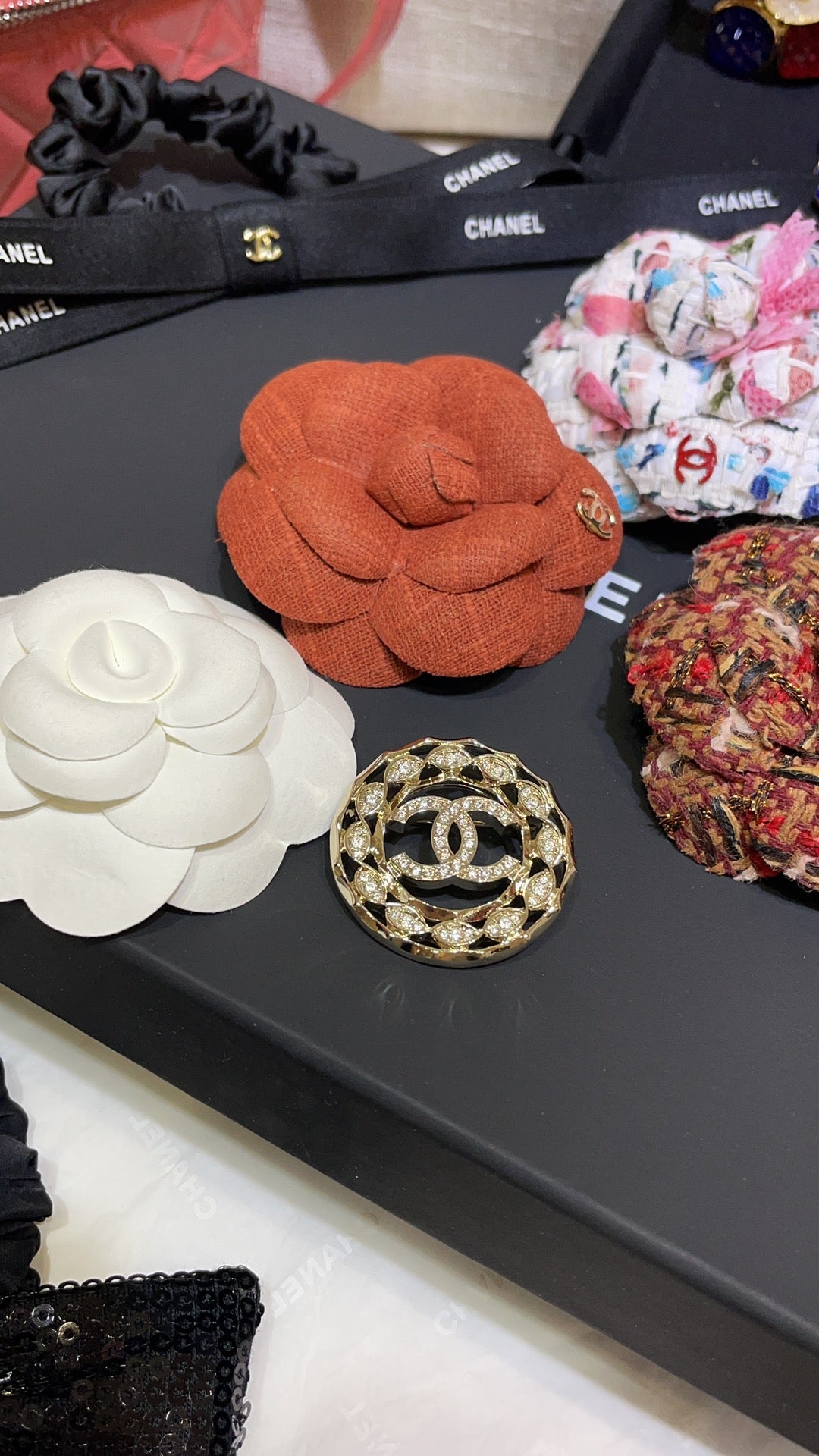 CC Brooch Gold 163243