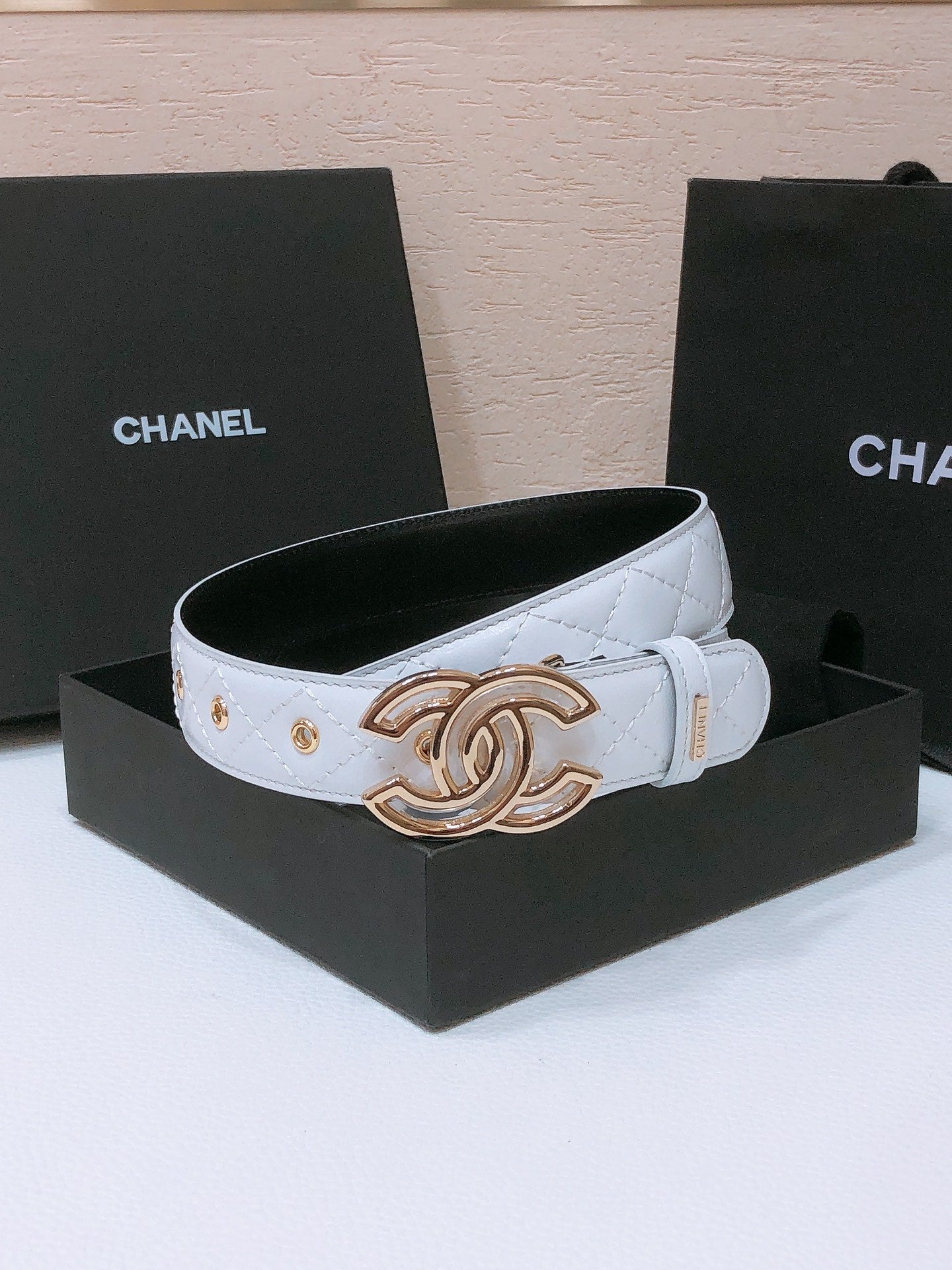 CHANEL BELT 3CM IN WHITE EMBROIDERED LAMBSKIN GOLD HARDWARE