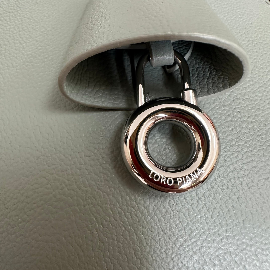 EXTRA BAG L27 IN POWDER BLUE SMOOTH CALFSKIN