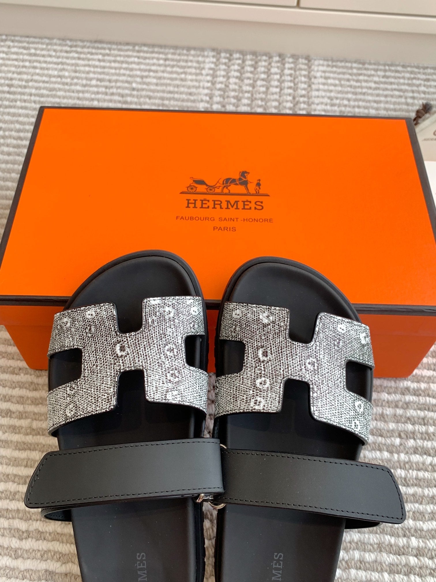 Hermes 2026 Chypre Sandal Lizard-patterned Leather 982179