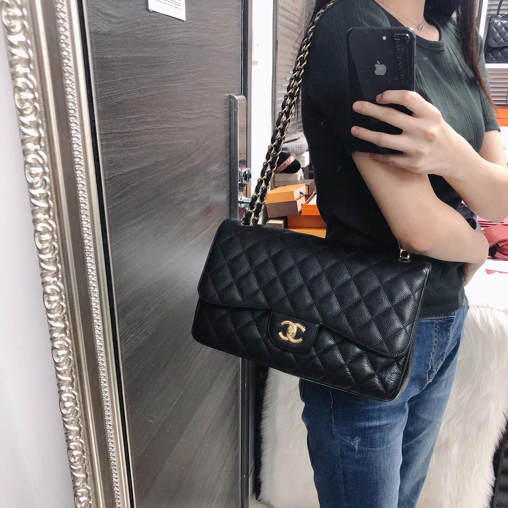 MEDIUM FLAP BAG 25CM BLACK CAVIAR GOLD HARDWARE