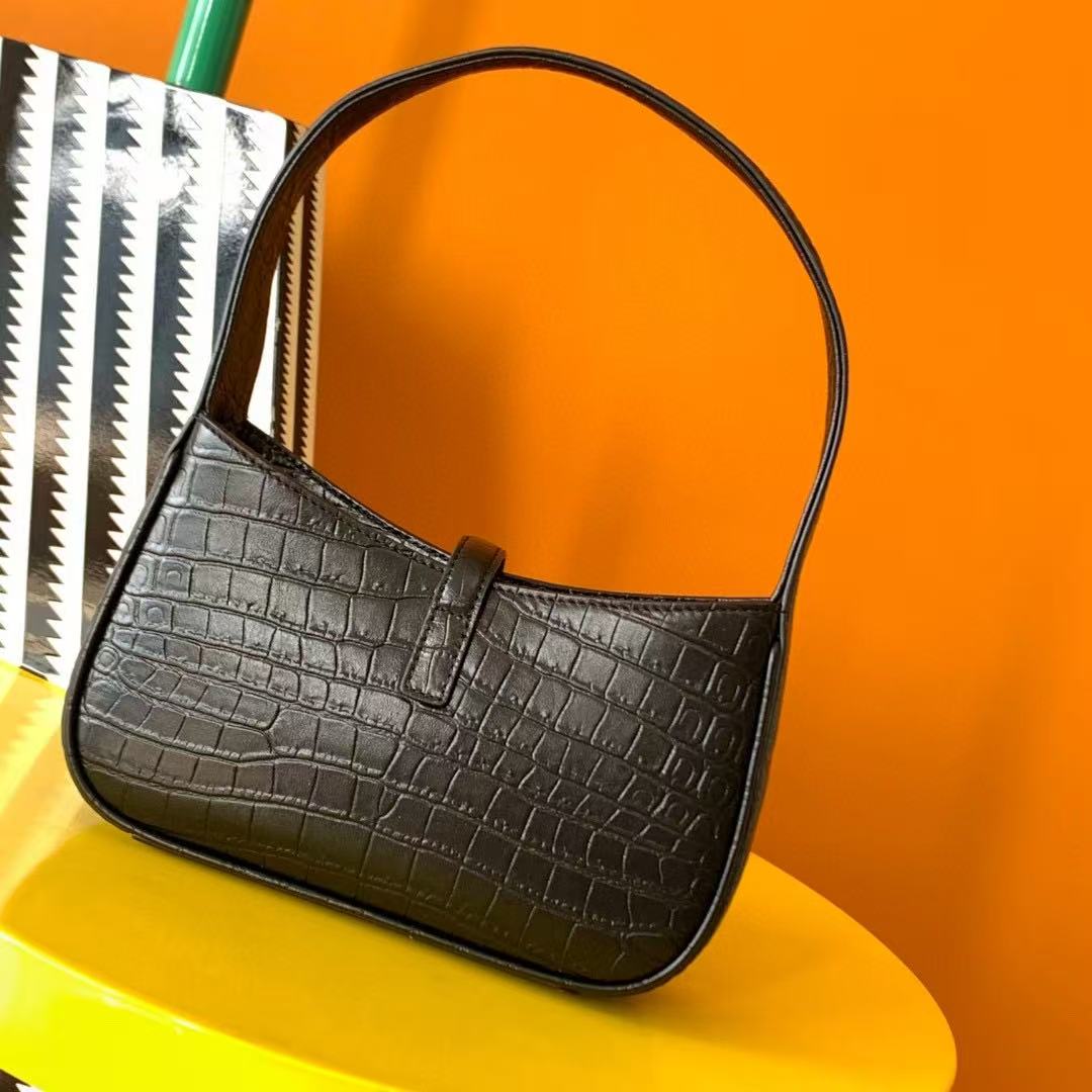 YSL 2026 Le 5 À 7 Crocodile-Embossed Bag 24 Black Leather