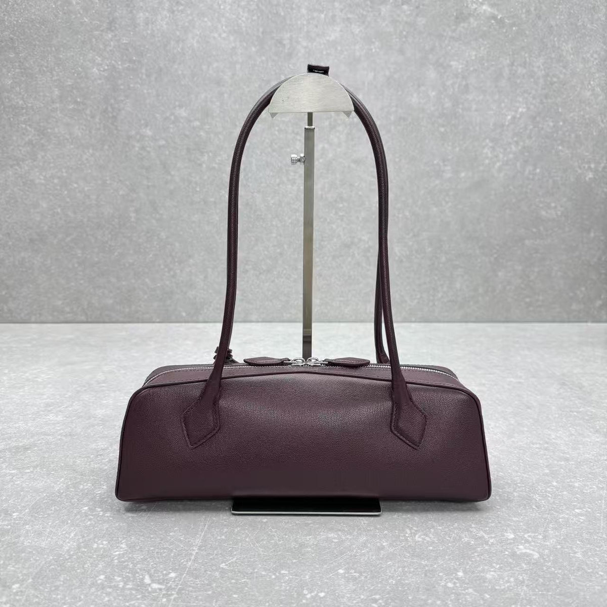 Alaia 2026 Le Teckel Medium Bag Burgundy Leather