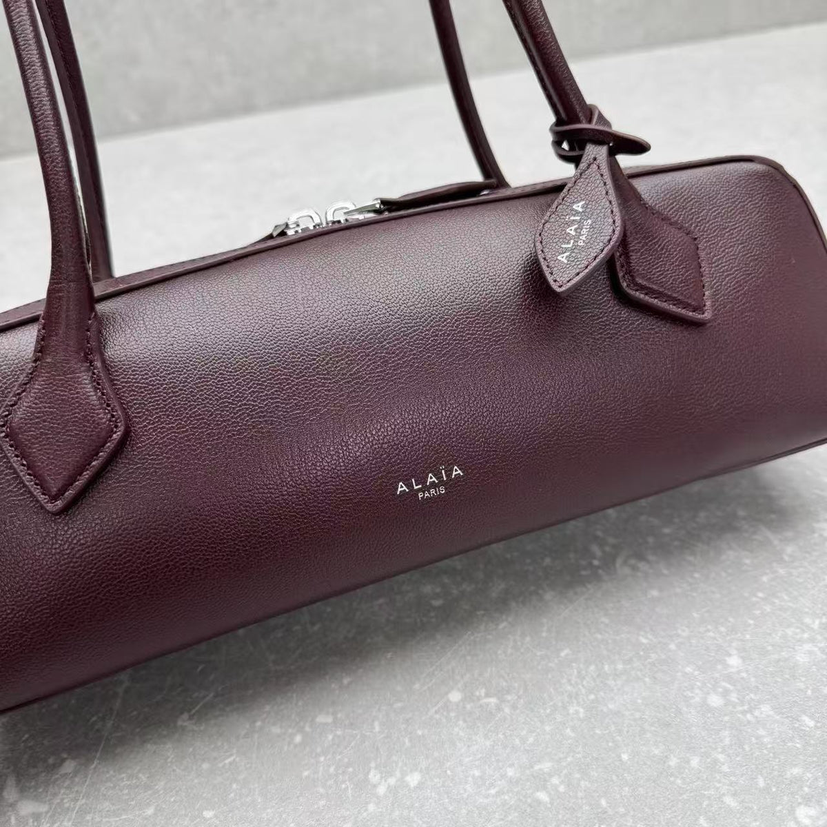Alaia 2026 Le Teckel Medium Bag Burgundy Leather