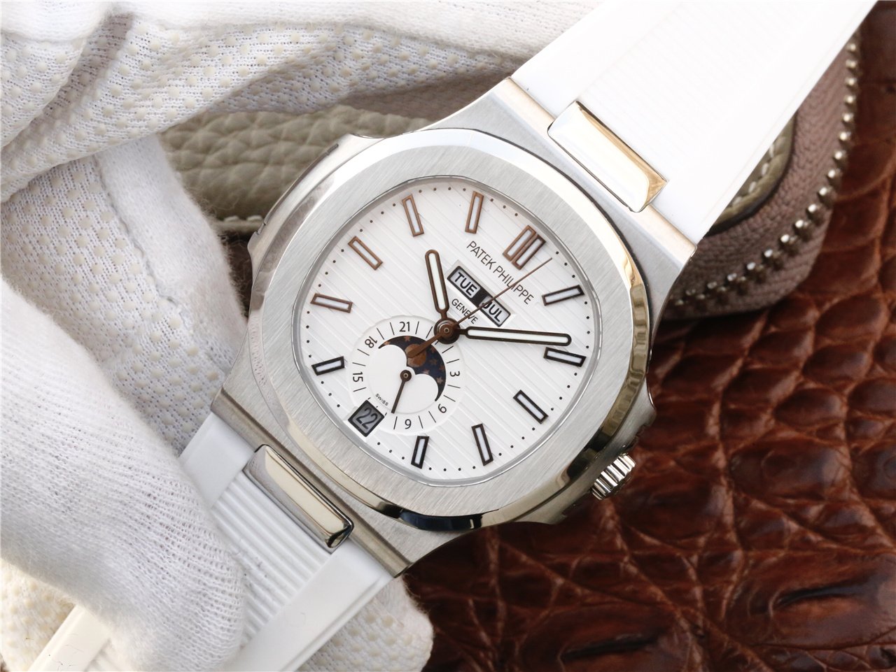PATEK ANNUAL CALENDAR MOONPHASE STEEL WHITE DIAL