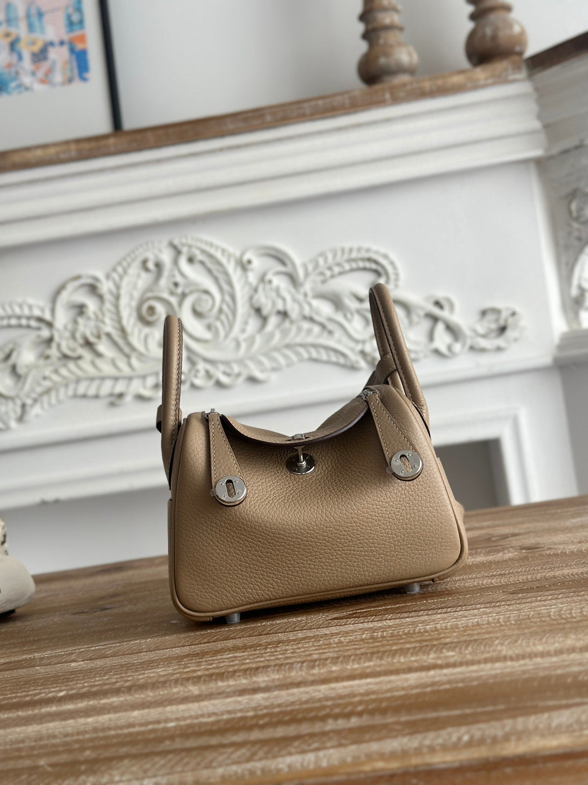High-end Hermes 2026 Lindy Bag 19cm Togo Leather 3