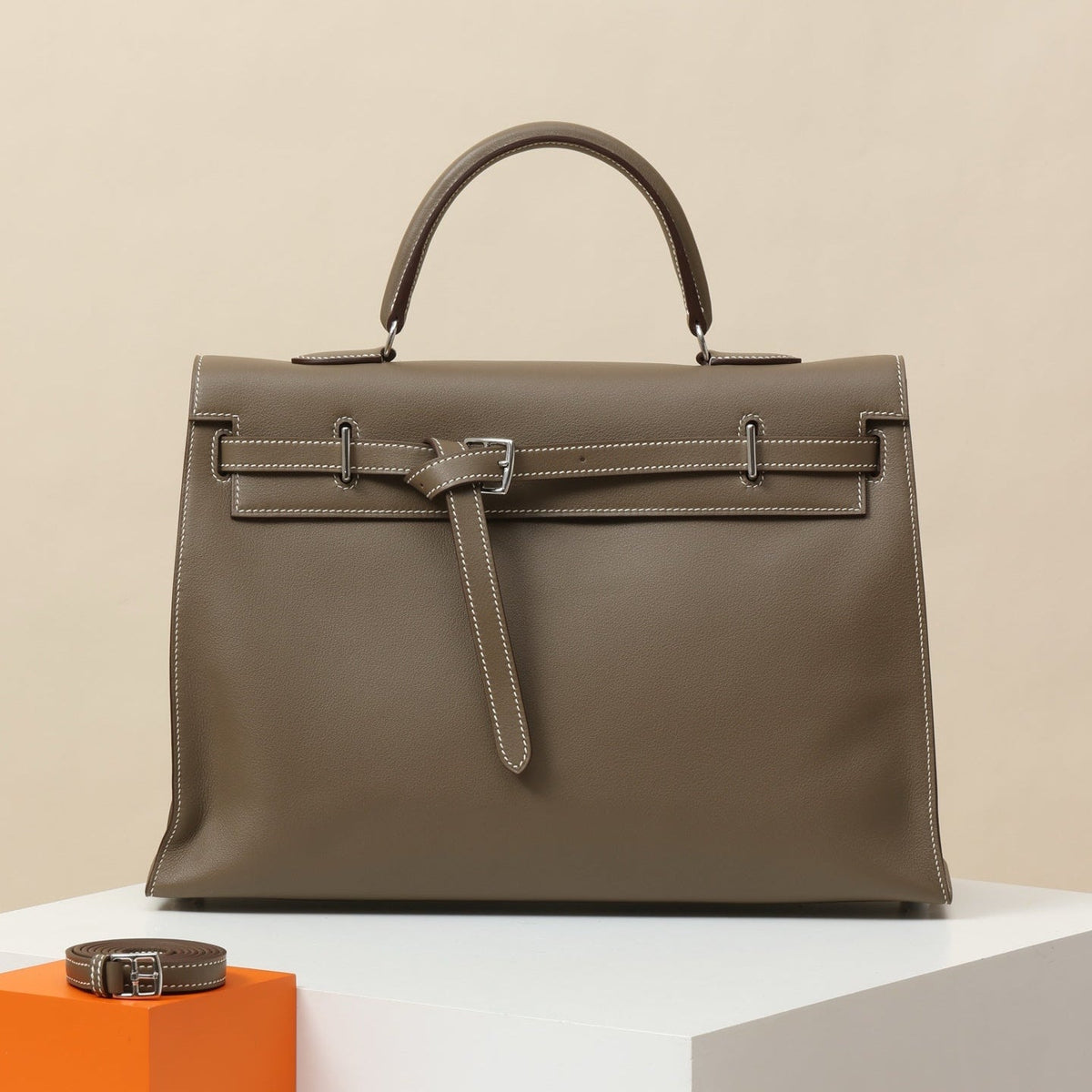 High-end Hermes 2026 Kelly Flat Bag 35cm Swift Calfskin
