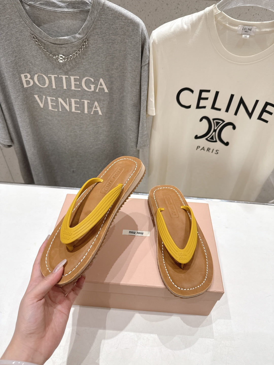 Miumiu 26ss Thong Sandals Suede Cowhide 713100