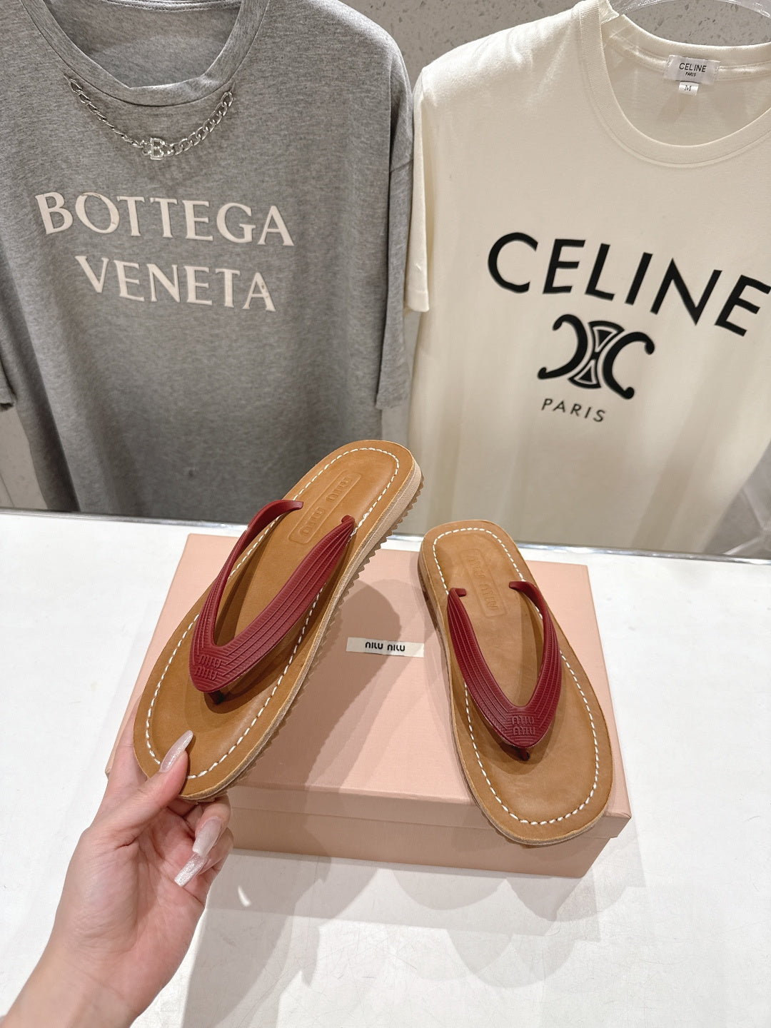 Miumiu 26ss Thong Sandals Suede Cowhide 713100
