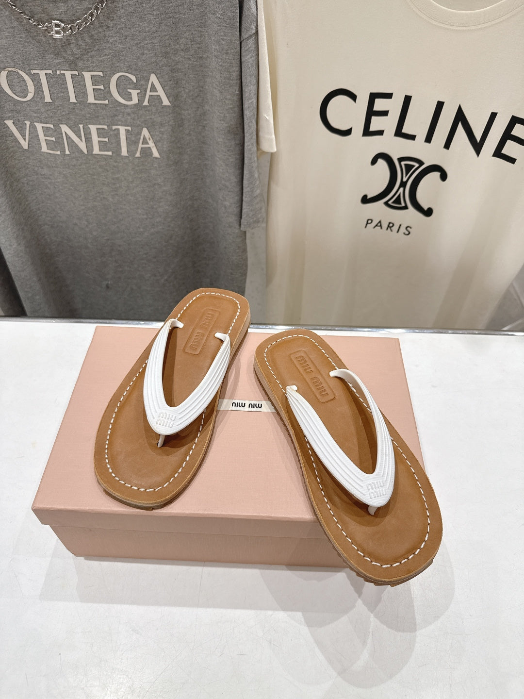 Miumiu 26ss Thong Sandals Suede Cowhide 713100