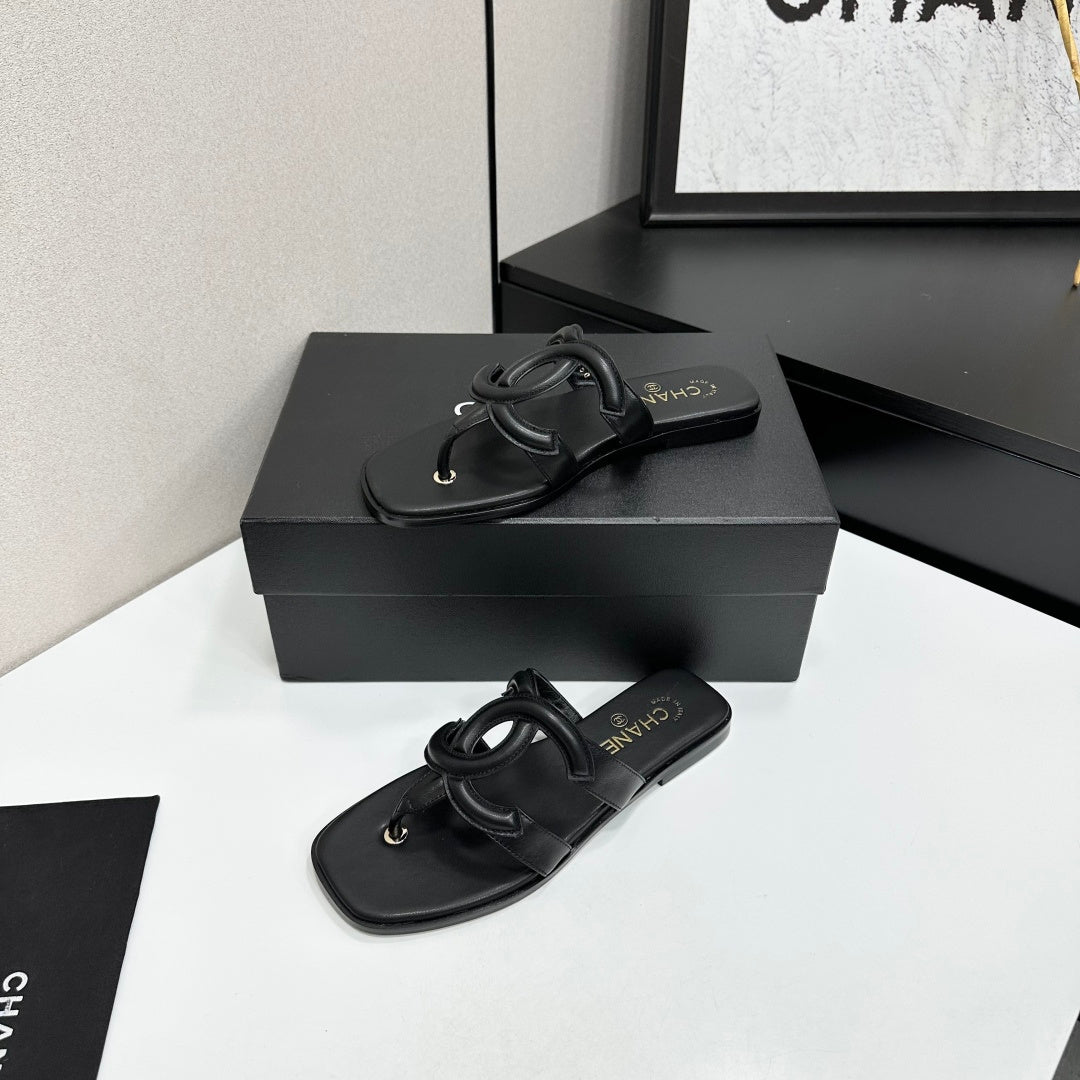 Chanel 2026 Flat Filp-Flops Leather Cowhide 822819