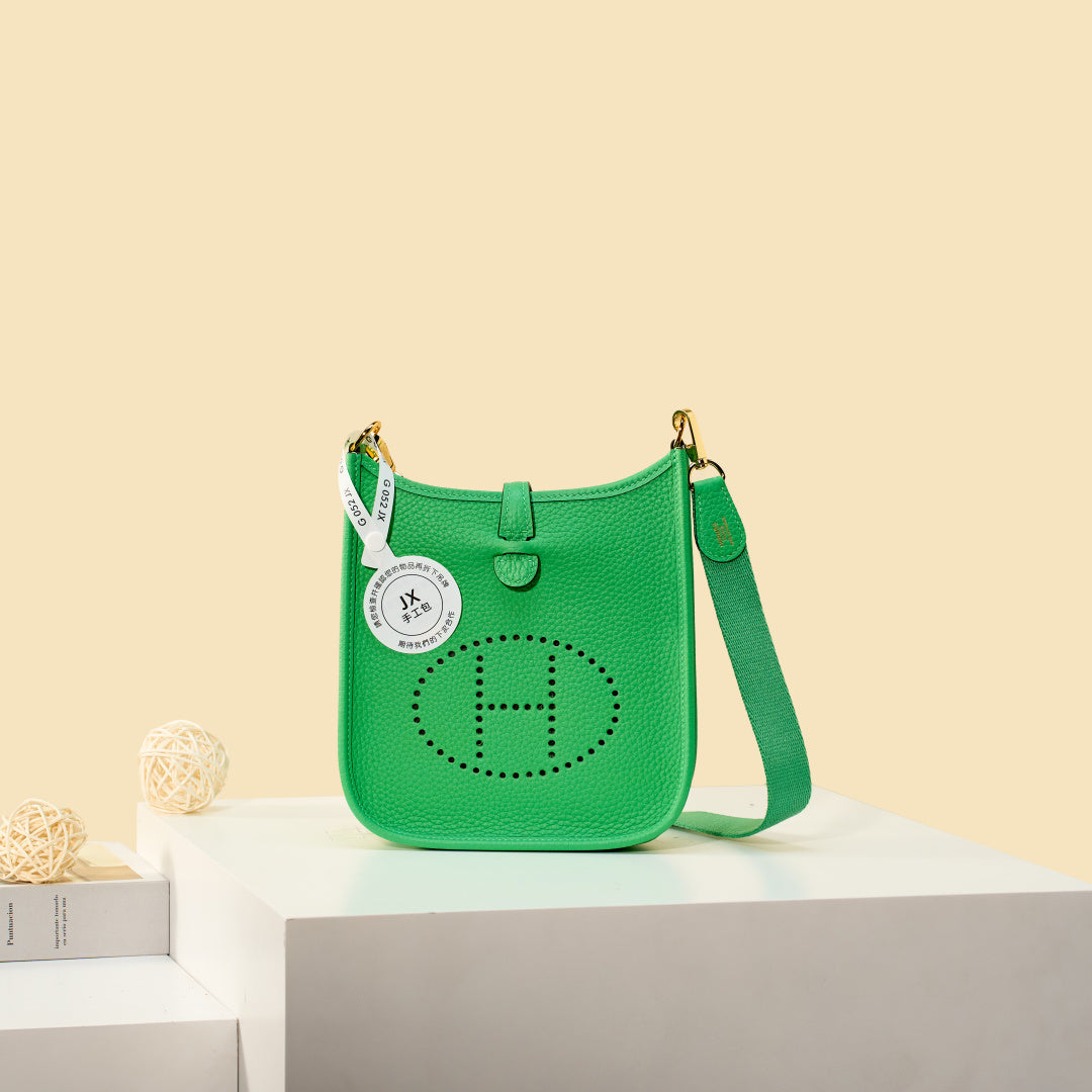 High-end Hermes 2026 Evelyne Bag 17cm Taurillon Clemence Leather 3