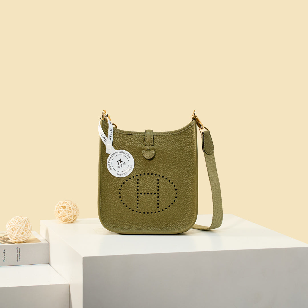 High-end Hermes 2026 Evelyne Bag 17cm Taurillon Clemence Leather 2