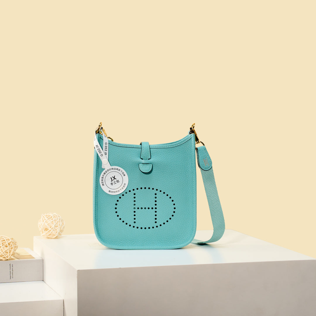 High-end Hermes 2026 Evelyne Bag 17cm Taurillon Clemence Leather 3