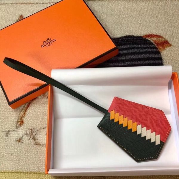 HM Clochette Cles Grand Tressage Charm In Green And Rose Lipstick