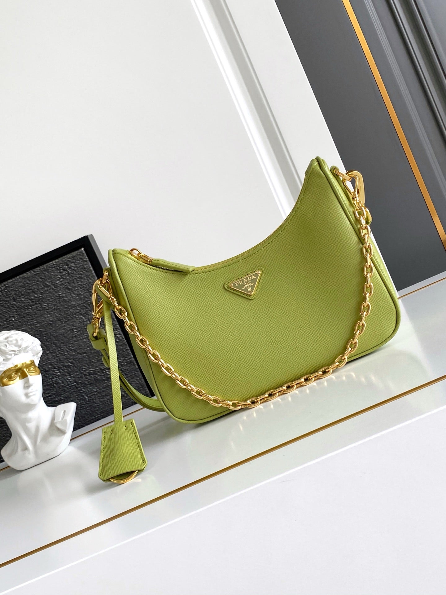 Prada Re-Edition 2005 Bag 22cm Saffiano Leather