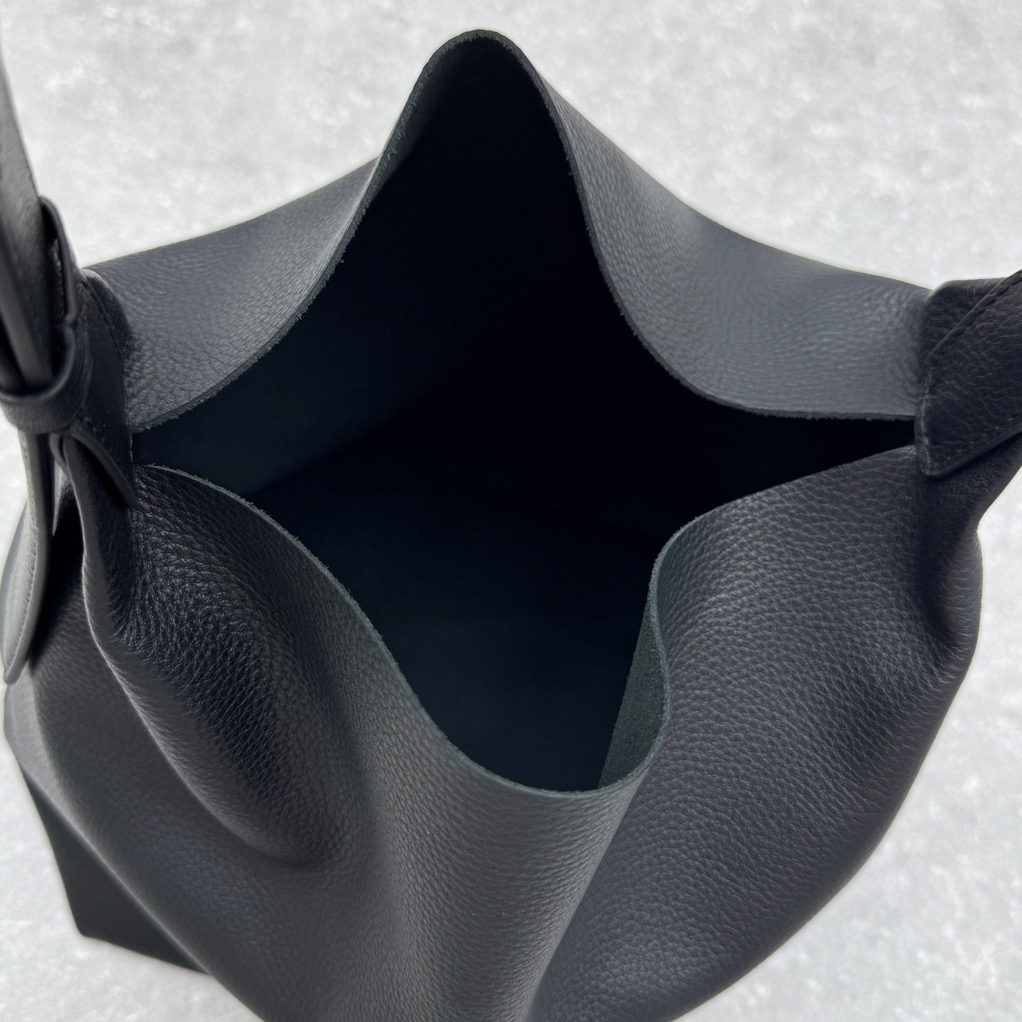 The Row 2025 Isa Bag 23cm Soft Leather