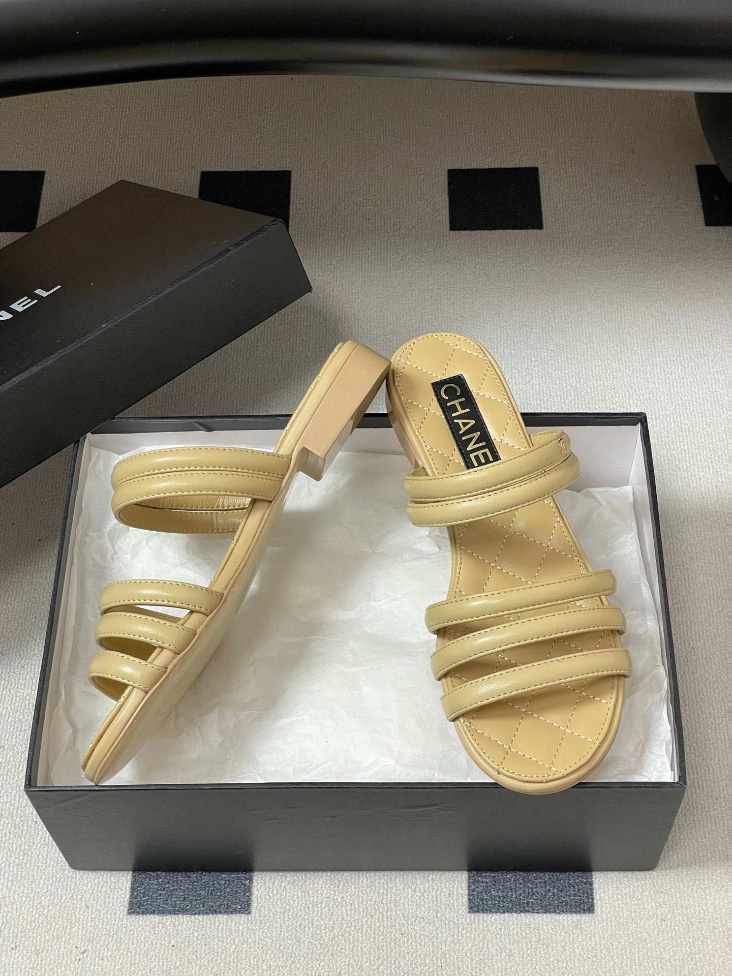 CC 26 Quilted Flat Sandal Sheepskin 593273