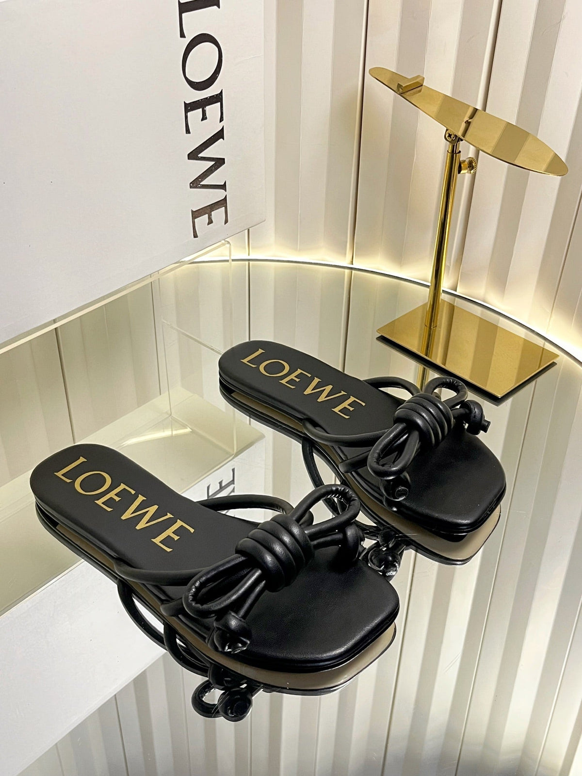 Loewe 2026 Flamenco Knot Flat Sandals Cowhide 641950