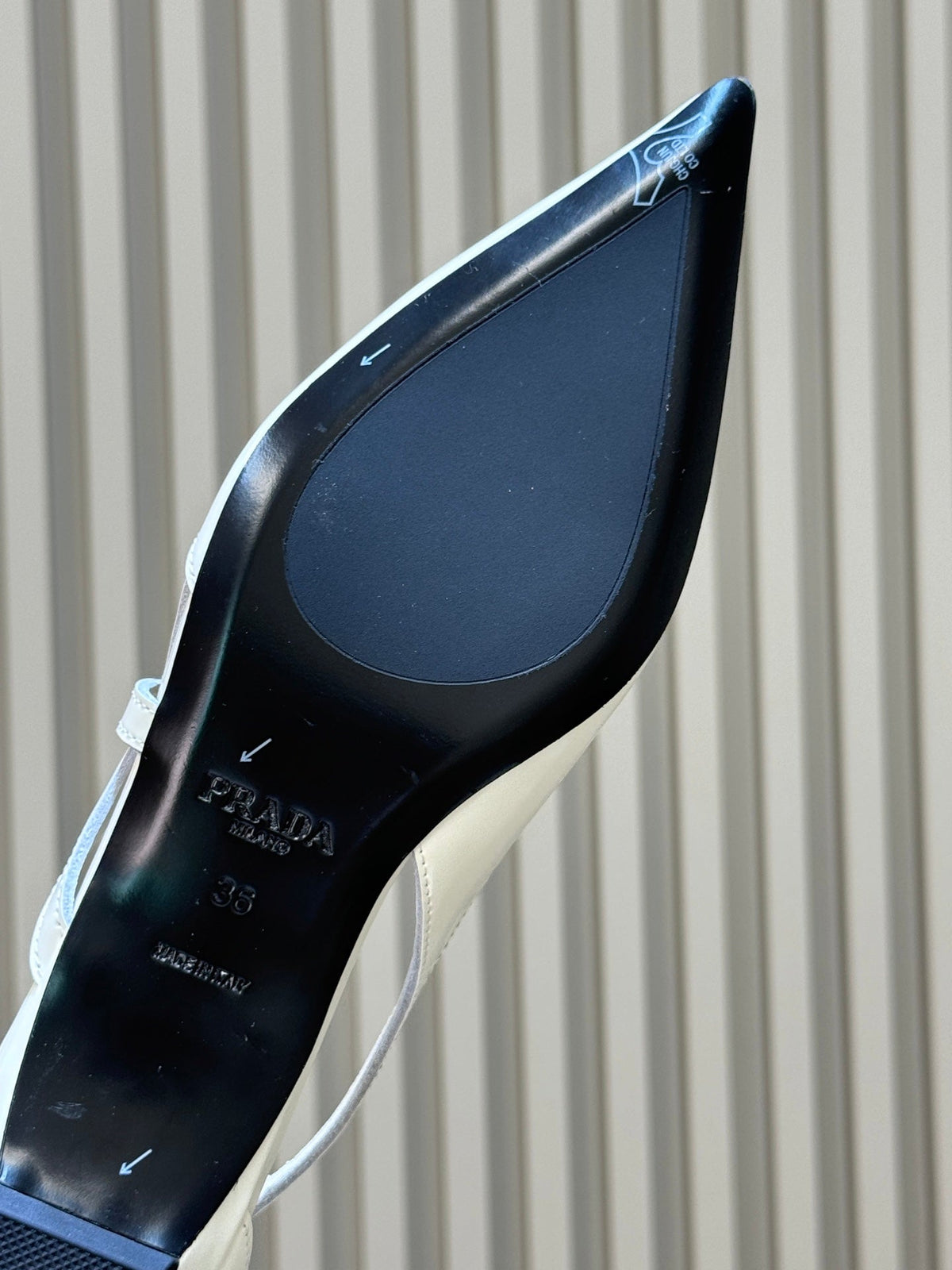 Prada 2026 Pointed-Toe Ballet Flats Calfskin 151236