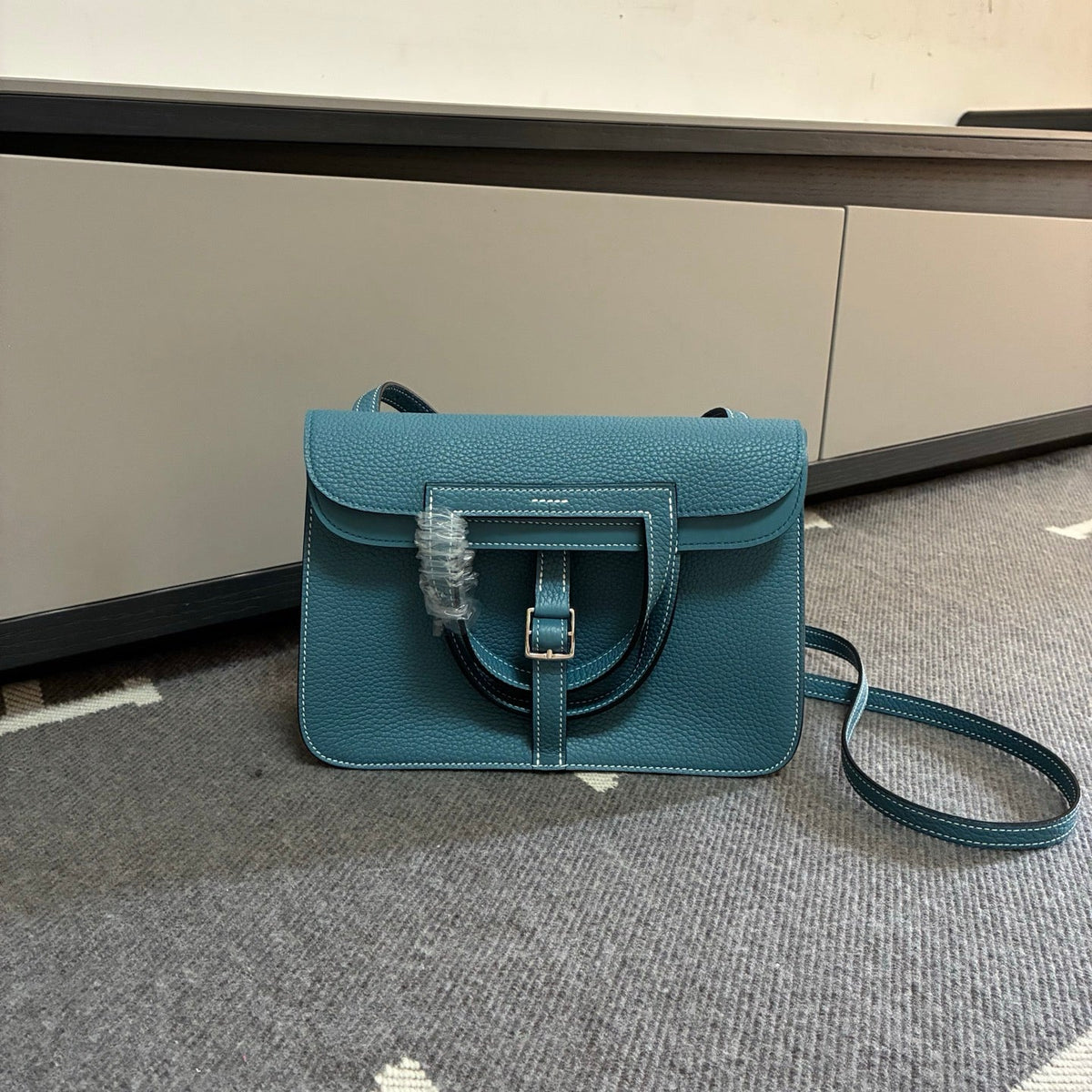 High-end Hermes 2026 Halzan 25 Bag Taurillon Clemence Leather 2