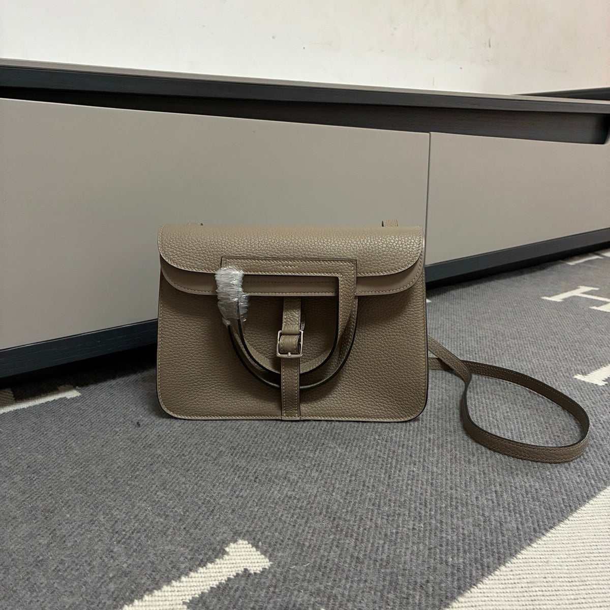 High-end Hermes 2026 Halzan 25 Bag Taurillon Clemence Leather 1