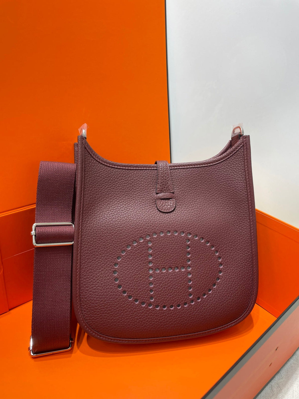 High-end Hermes 2026 Evelyne Bag 23cm Taurillon Clemence Leather
