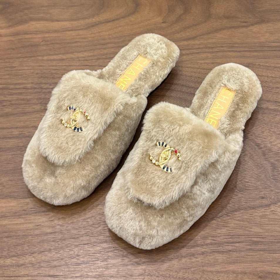 Chanel 2026 CC Logo Mule Fur 173422
